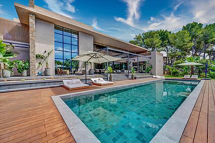 Villa with pool