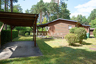 Carport und Haus